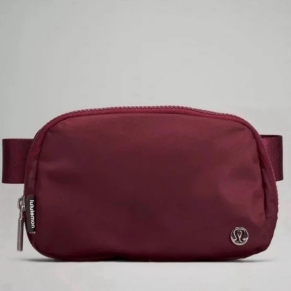 Lululemon Everywhere Belt Bag